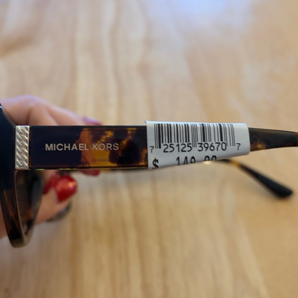 NWT Michael Kors brown Tortoise Shell “Cambridge” Sunglasses size 54 women’s - Picture 4 of 8